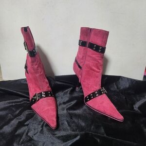 🚫SOLD🚫 - Unique Fuchsia Pink Suede Heeled Boots Size 8.5